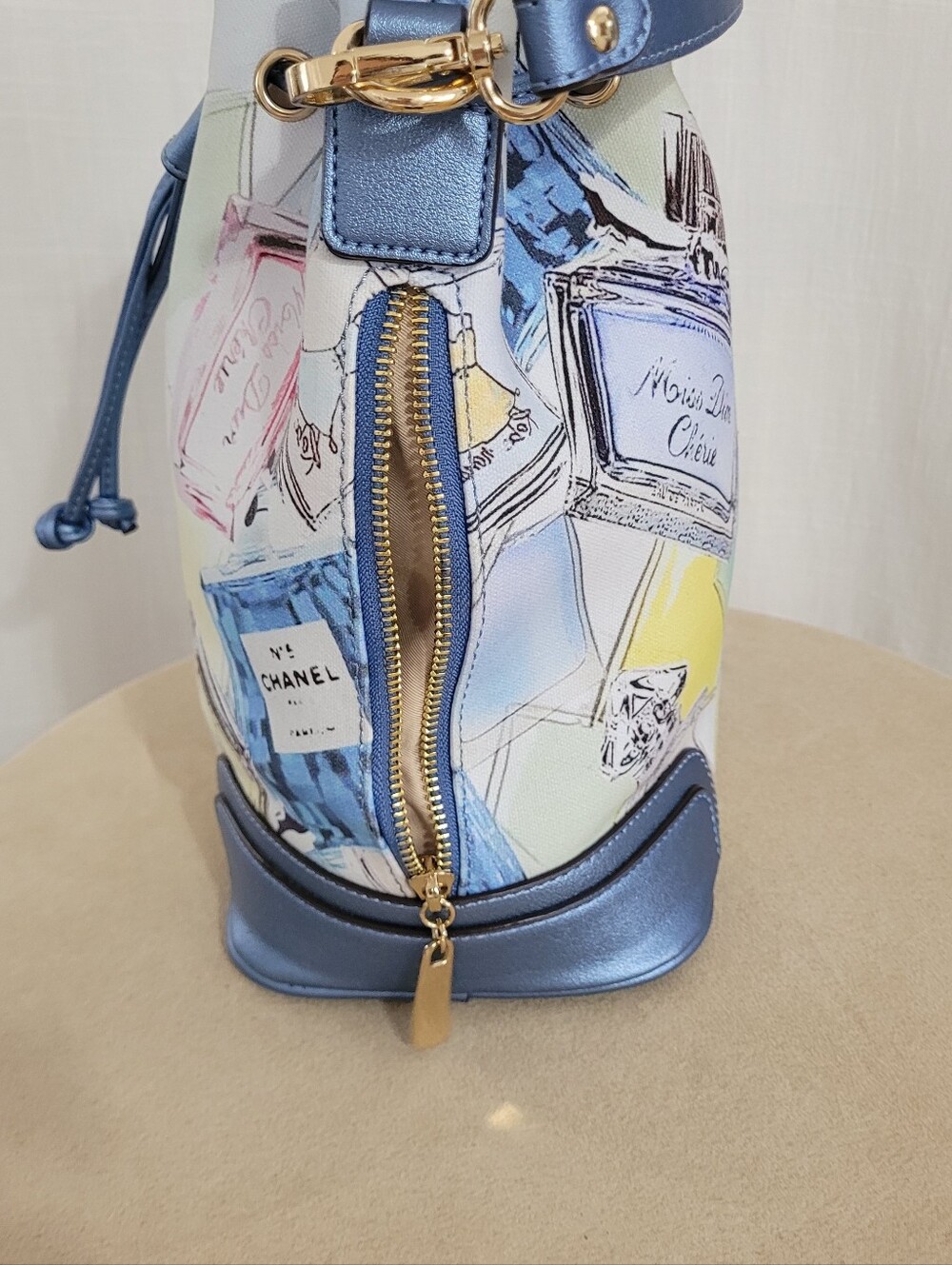 Drawstring Bucket Bag - Picture 6 of 10